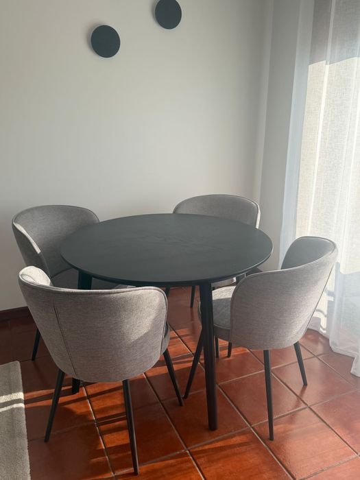 Conjunto de refeição mesa redonda + 4 cadeiras