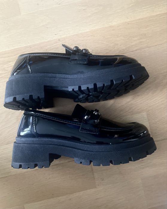 Buty mokasyny loafersy  lakierowane 39 czarne skóra j. Badura