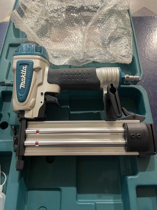 GWOŹDZIARKA PNEUMATYCZNA  MAKITA AF 505 + walizka transportowa