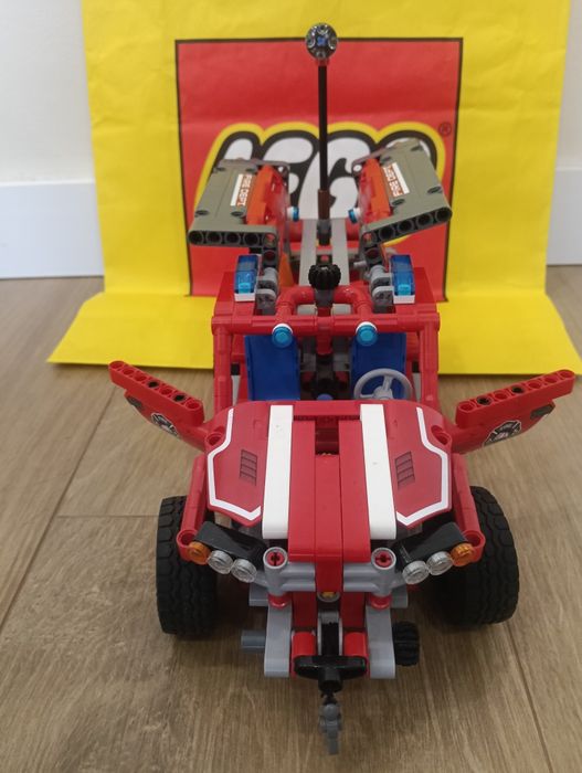 Lego Technic - First Responder482752351763189766