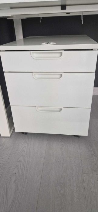 Secretária branca 120×80 e cadeiras