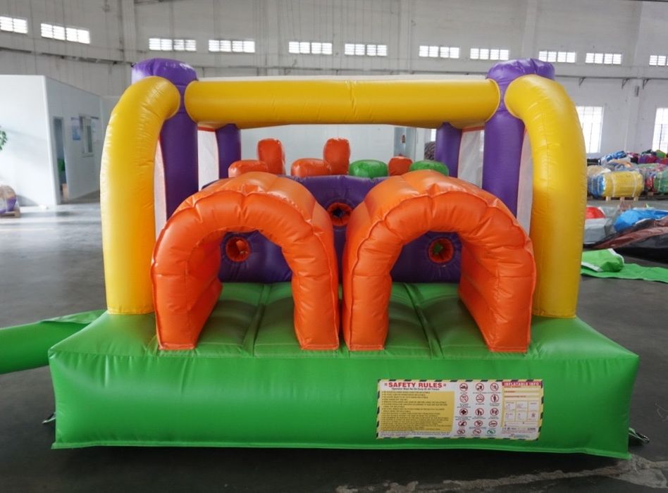 Insuflavel pista de obstaculos - PVC - semi novo