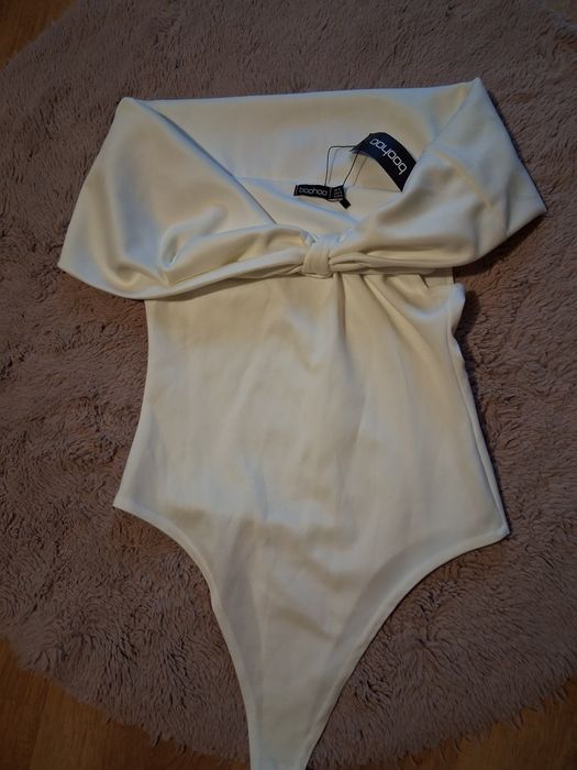 Body białe Boohoo 40-L nowe ,odkryte ramiona z klasą szykowne glamour