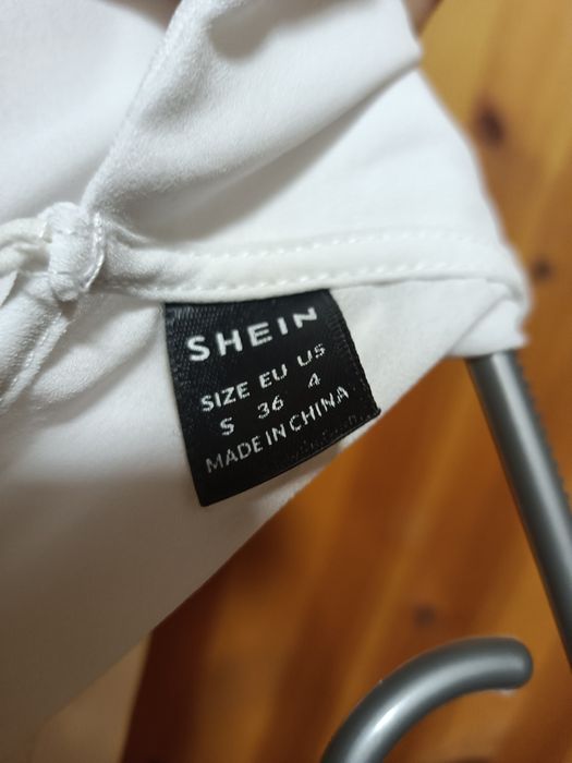 Biała bluzka z krótkim rękawem