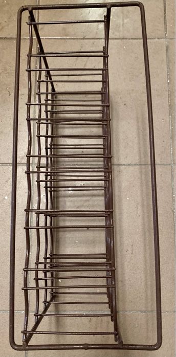 Garrafeira em metal preto