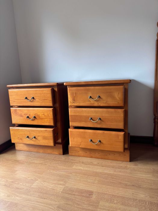 Conjunto de mesinhas de cabeceira