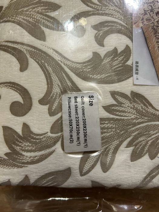 Жаккардовий комплект покривало з подушками бежевий