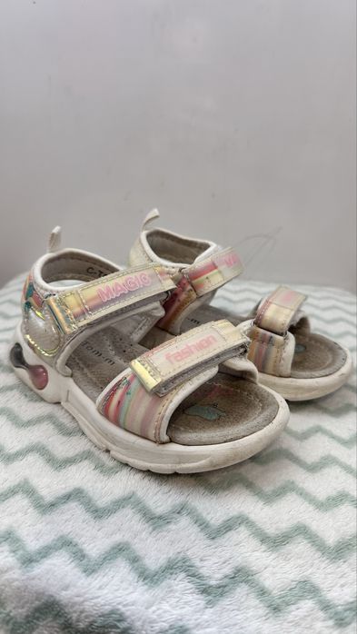 Продам набір дитячого взуття