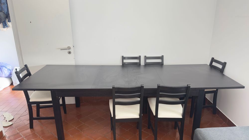 Mesa de Jantar Extensível em Madeira Escura com 6 Cadeiras