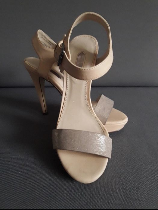DOROTHY PERKINS Sandały na szpilce w roz 38.