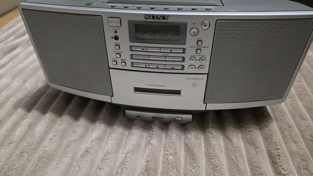 Radiomagnetofon SONY ZS-D5 ! Uszkodzone CD ! Pilot / !WYSOKI MODEL!