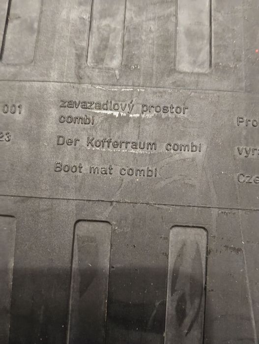 Коврик в багажник Октавія а5