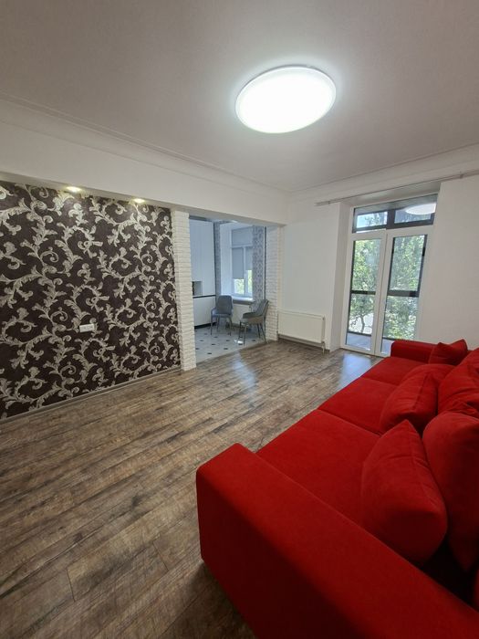 Продам трикімнатну"сталінку"