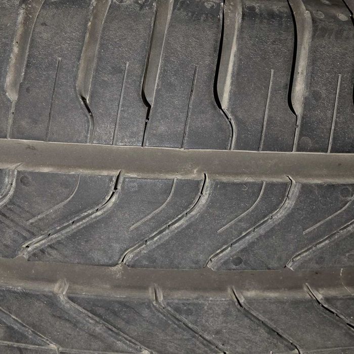 2 Pneus Continental UltraContact 205/50 R17 89V quase novos