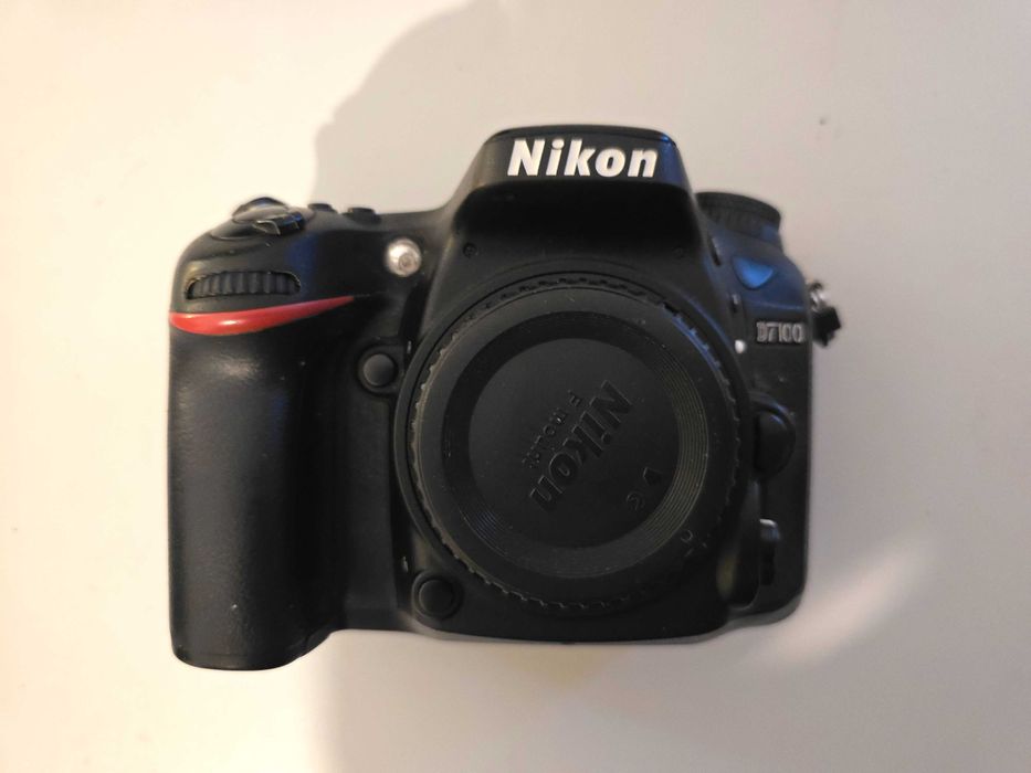 Nikon D7100 + Nikon AFS DX 18-55mm F/3.5-5.6G