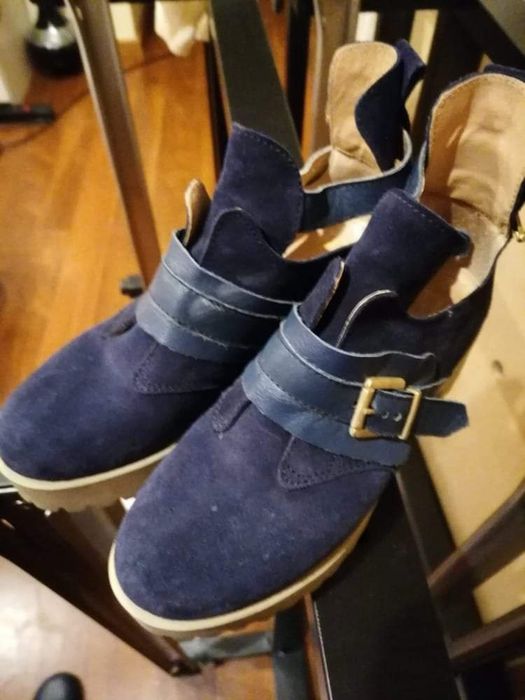 Sapatos em camurça