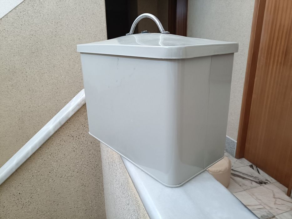 Caixa lata com tampa pão