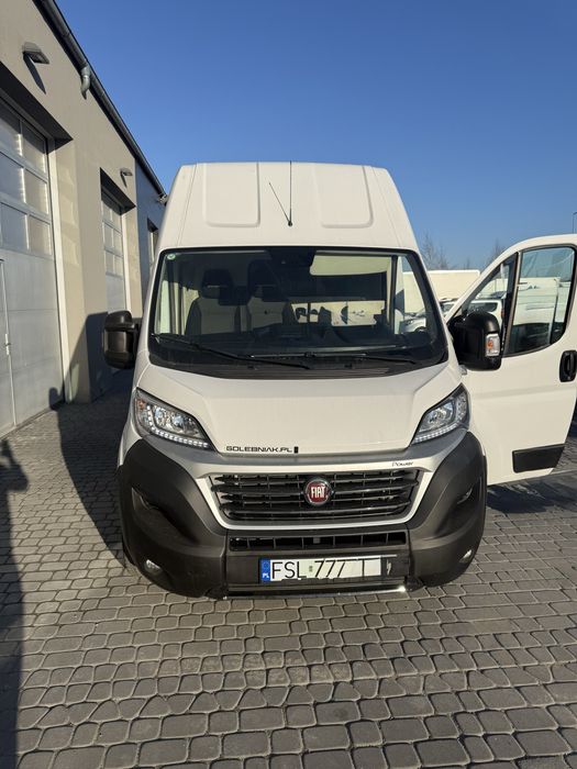 Oferuje  transport z kierowca