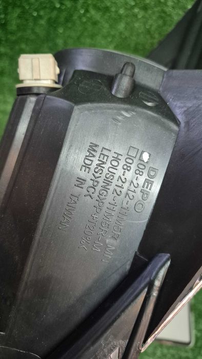 Otica Farol Direito Toyota Auris E15 2007 a 2009 Ref. 212-11M5R-LDEMN NOVO