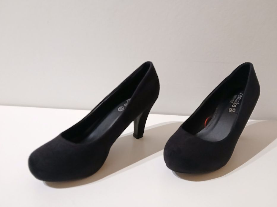 Sapatos clássicos pretos