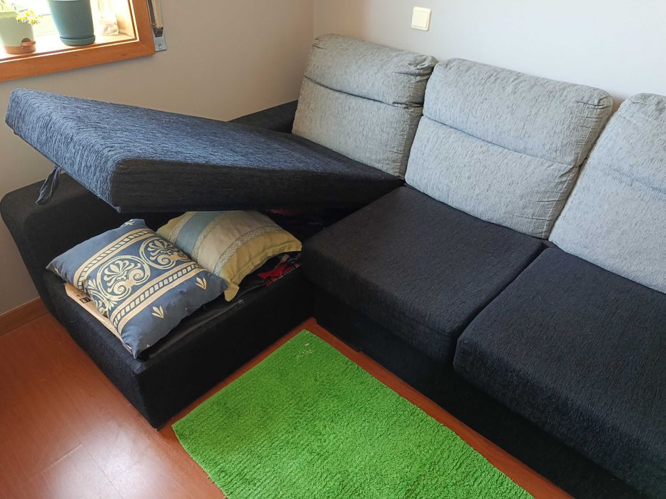 Sofá com Chaise Longue e Baú de Arrumação