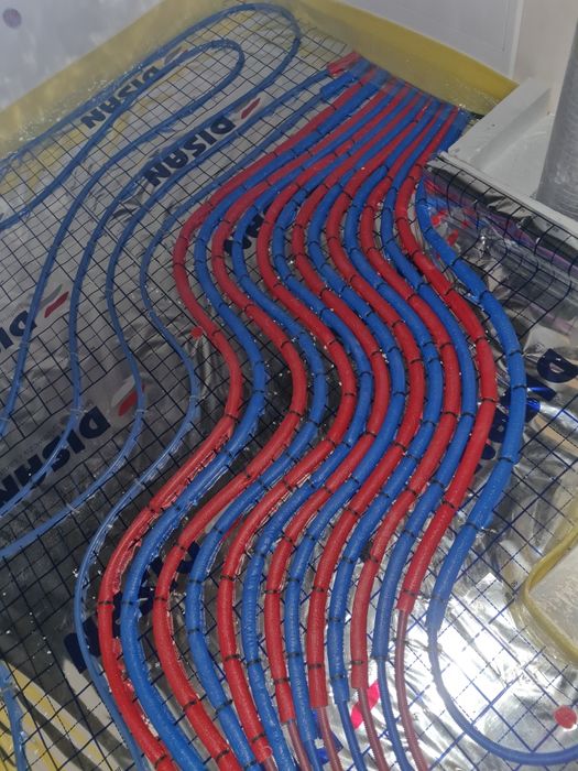 Ogrzewanie podłogowe, styropian, CWU na rozdzielaczu