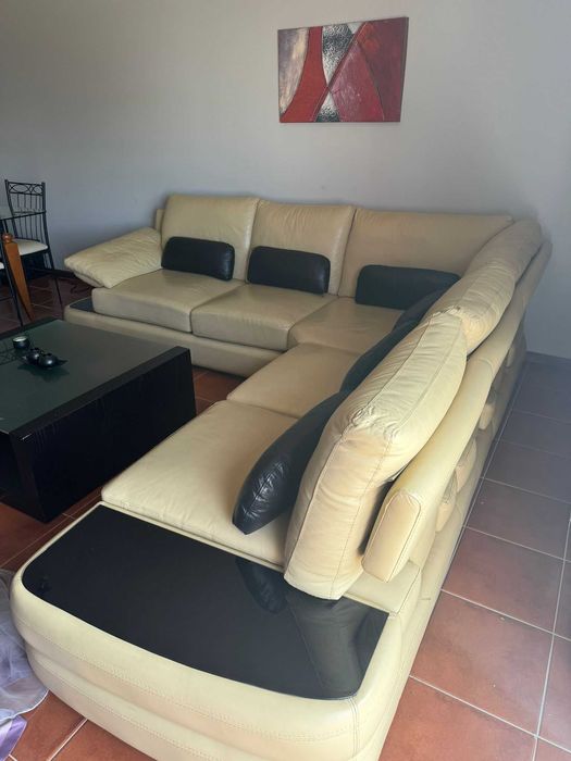 Sofá em pele bege verdadeira