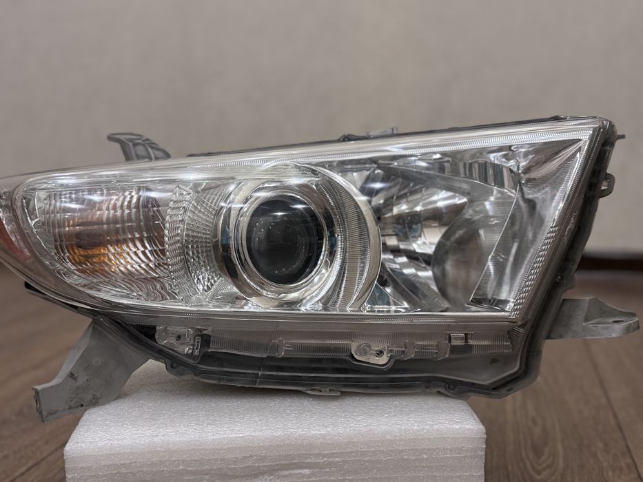 Фара передня Toyota Highlander 2012 оригінал