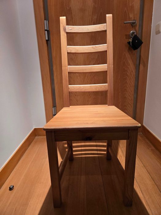 Mesa de jantar extensível, em carvalho para 6 a 12 pessoas. Cadeiras 6