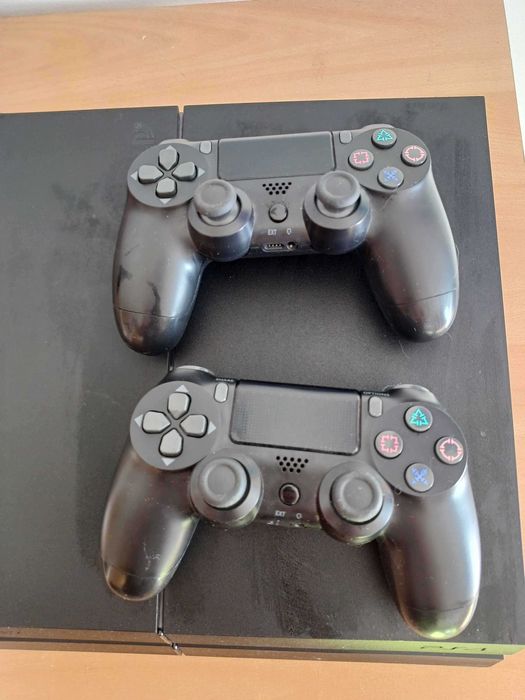 PS4 Normal (sem caixa) + 2 comandos