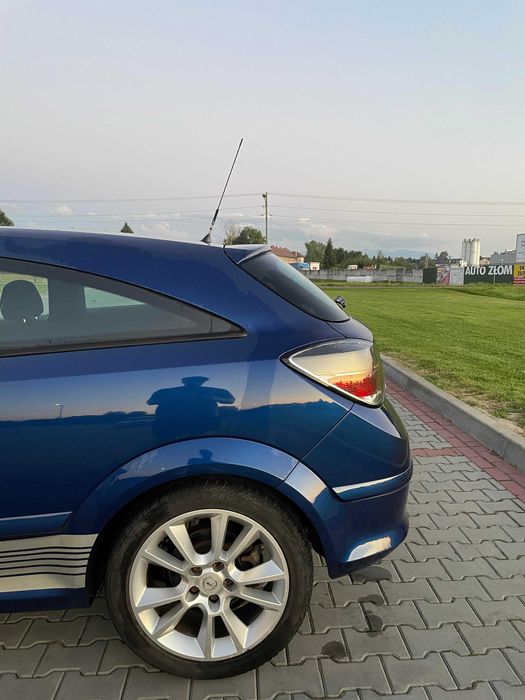 Opel Astra H GTC 1.8 (2 komplety kół)