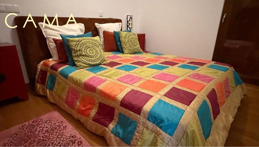 Cama de casal com colchão em ótimo estado