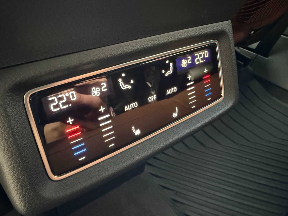 8
Audi Q8 e-tron 2023