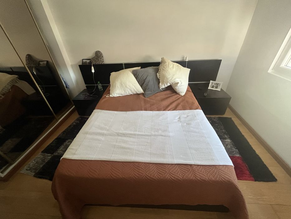 Cama de casal e cómoda