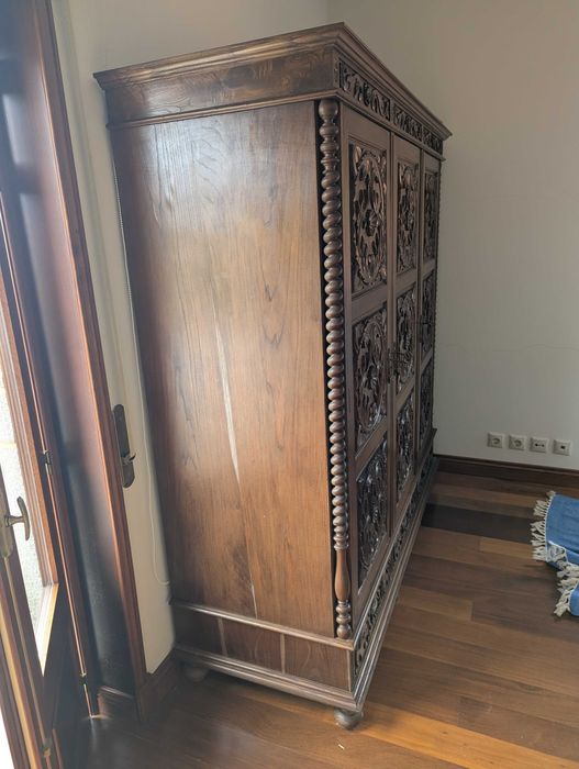 Móveis antigos - quarto completo com armário e cómoda