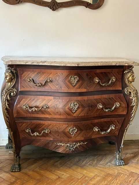 Cómoda Luis IX com pedra