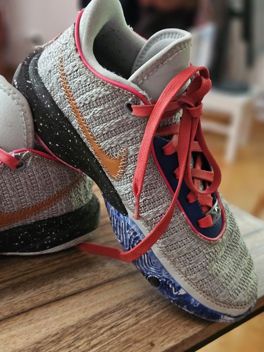Nike Buty do koszykówki Lebron XX  Szary r.36,5