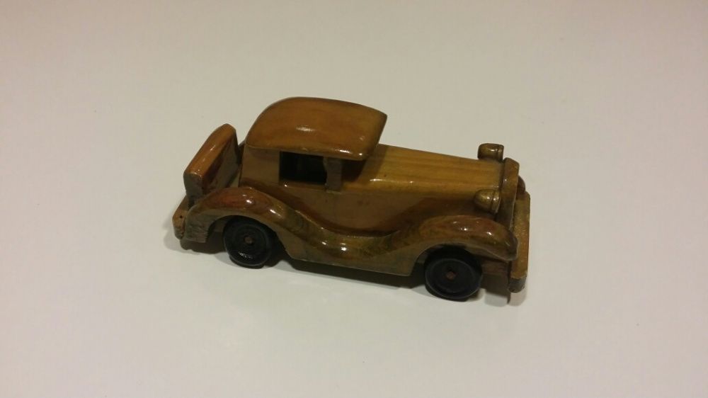 Carrinhos de madeira