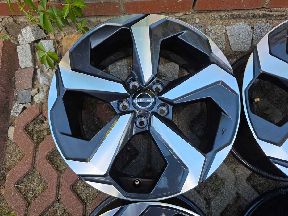Oryginalne felgi aluminiowe z czujnikami ciśnienia NISSAN QASHQAI J12 18" 5x114,3
