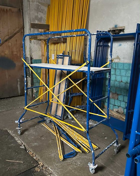 Підмостя пересувне (малярний столик) 1.7х0.7м – Стійке та Мобільне!