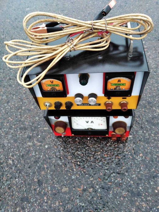 Зарядний пристрій для акамулятора на 12 В  10 ампер ( Україна )