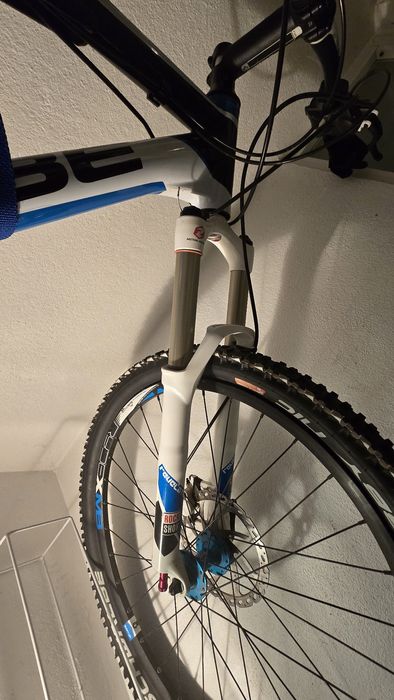 Bicicleta  cube com uso