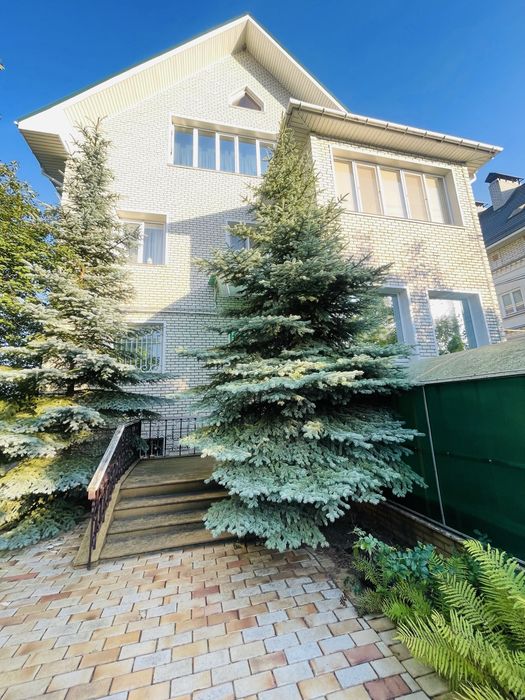 Продаж вишуканого котеджу в «Царському селі»  м. Кременчук