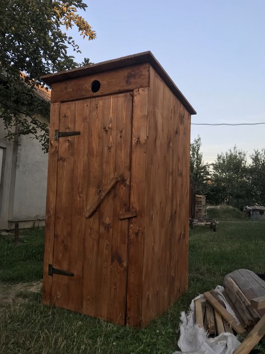 Туалет дерев‘яний, вуличний, на дачу, конструктором
