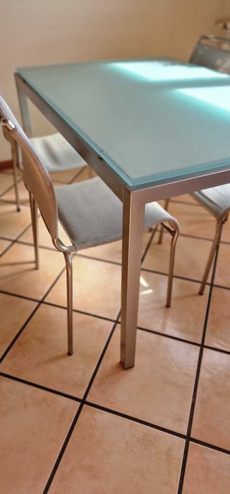 Mesa de cozinha e 4 cadeiras