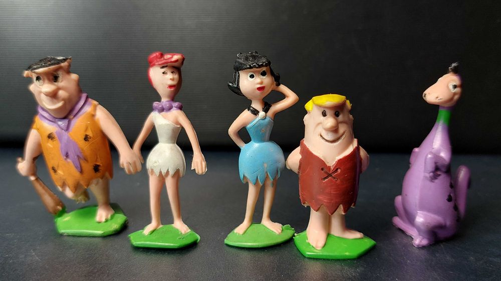 Bonecos antigos em pvc