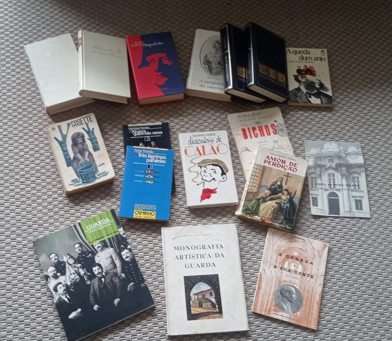 Vendo vários livros antigos