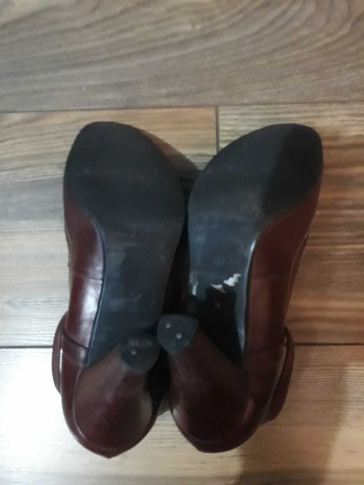 Buty skórzane na obcasie rozmiar 37