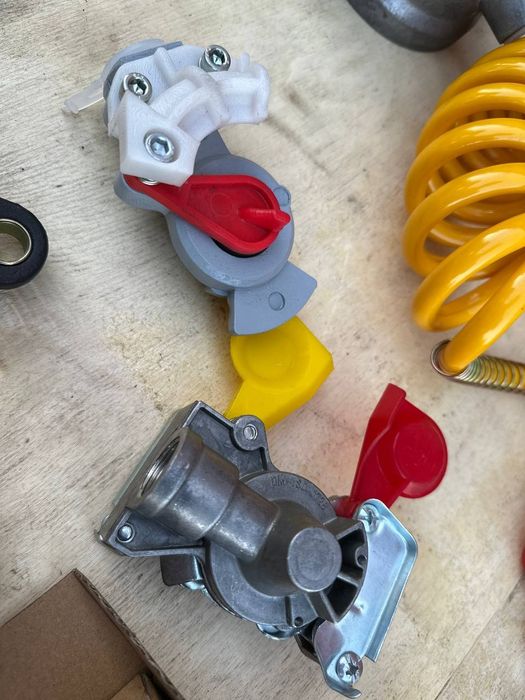 Гальмівна система тракторного причепа 2ПТС-4