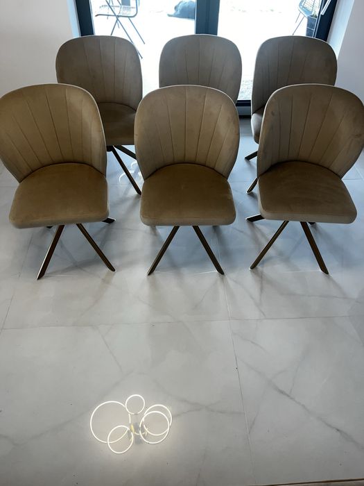 6 sztuk krzeseł w kolorze kremowym NOWE